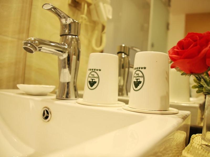 Greentree Inn Zhejiang Ningbo South Railway Station Express Hotel Bagian luar foto