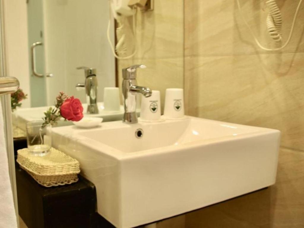 Greentree Inn Zhejiang Ningbo South Railway Station Express Hotel Bagian luar foto